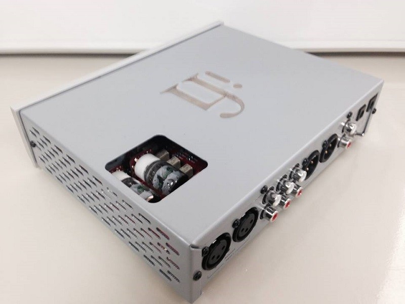 iFi Audio 全新 iCan Pro 膽 / 石雙輸出功能前級加耳機放大器 iFi Audio 全新 iCan Pro 膽 / 石雙輸出功能前級加耳機放大器