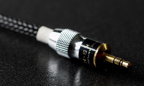 經典重生,光城精工推出復刻版 KM01-BRASS.Re 便攜式耳機放大器 經典重生,光城精工推出復刻版 KM01-BRASS.Re 便攜式耳機放大器