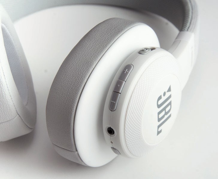 JBL 推出全新 E-SERIES 系列 E55BT 無線藍牙耳機