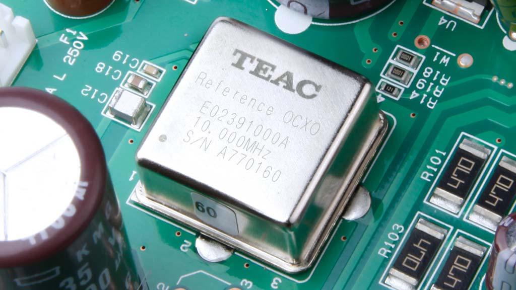 TEAC CG-10M 主時脈產生器 精確脈衝為數碼音樂注入活力