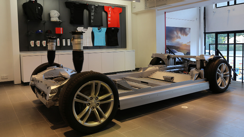 Tesla 開設全新試駕中心 致力推動本港電動車發展 Tesla 開設全新試駕中心 致力推動本港電動車發展