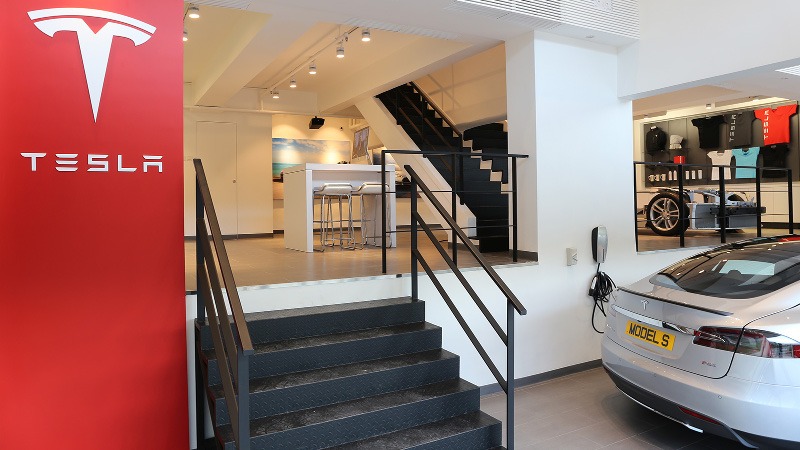 Tesla 開設全新試駕中心 致力推動本港電動車發展 Tesla 開設全新試駕中心 致力推動本港電動車發展