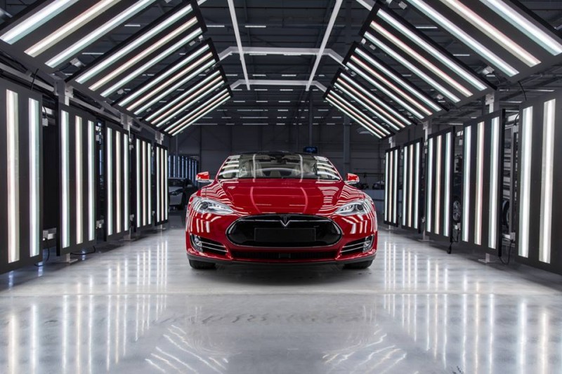 Tesla 荷蘭蒂爾堡車廠正式啟用