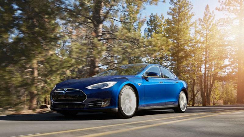 ￼Tesla 2015 年第三季交付車量達 11,580 輛