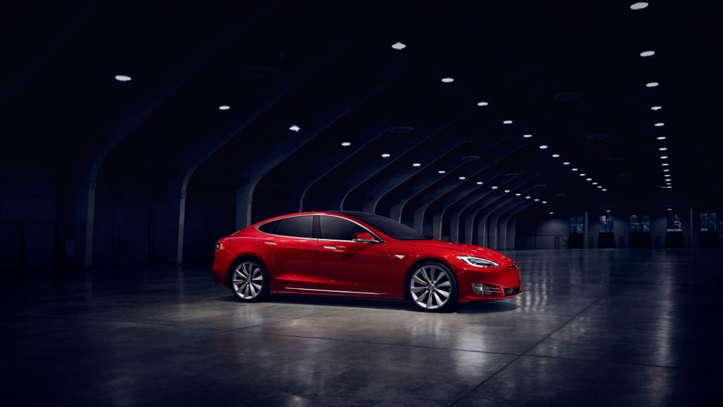 Tesla 更新 Model S Tesla 更新 Model S