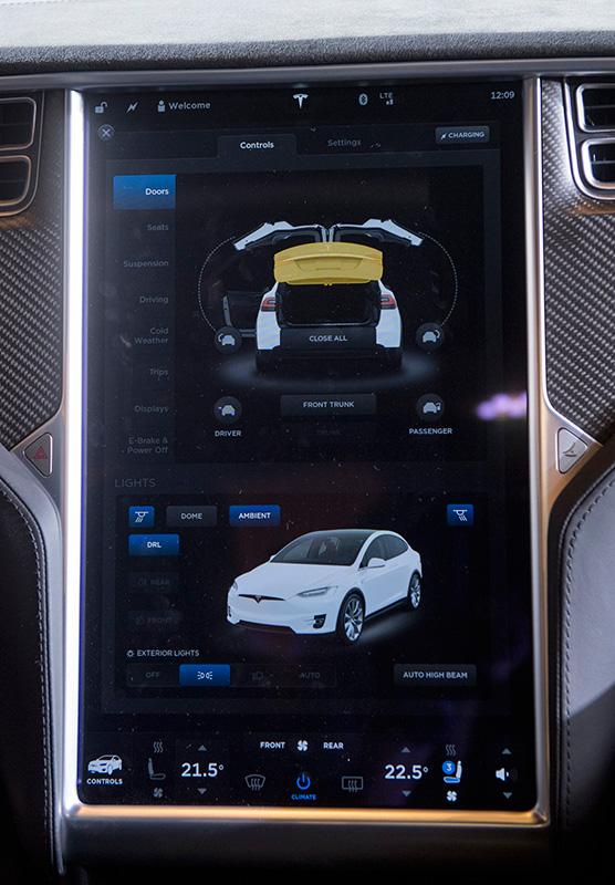Tesla Model X 正式抵港 Tesla Model X 正式抵港