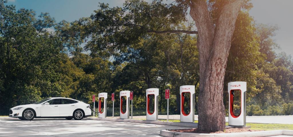 Tesla 為未來構建 Supercharger 超級充電網絡
