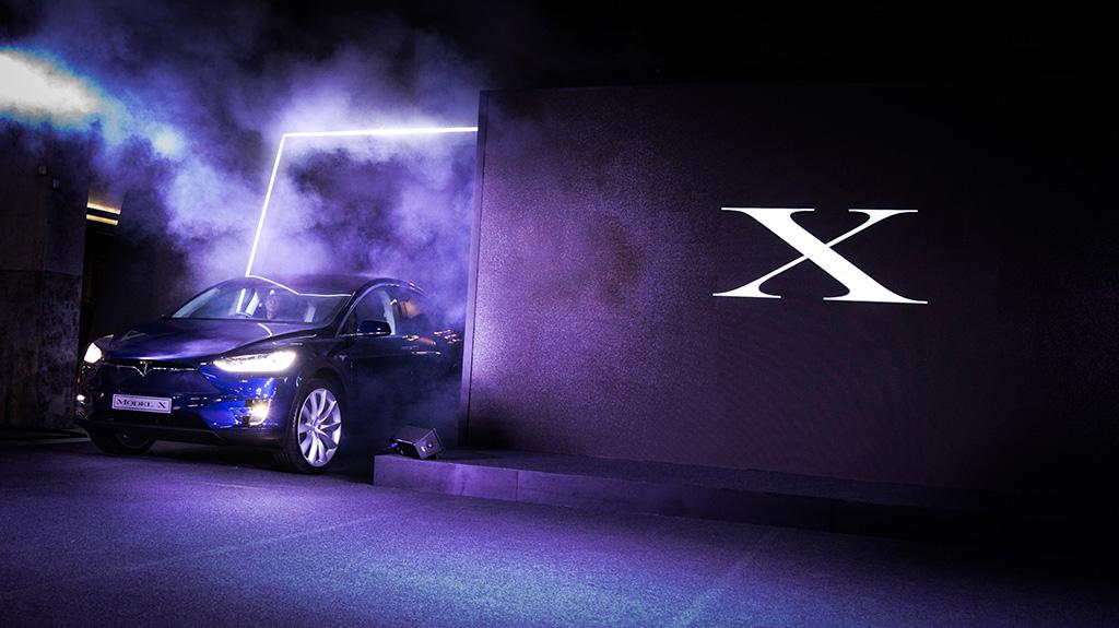 Tesla 首次在香港交付 Model X Tesla 首次在香港交付 Model X