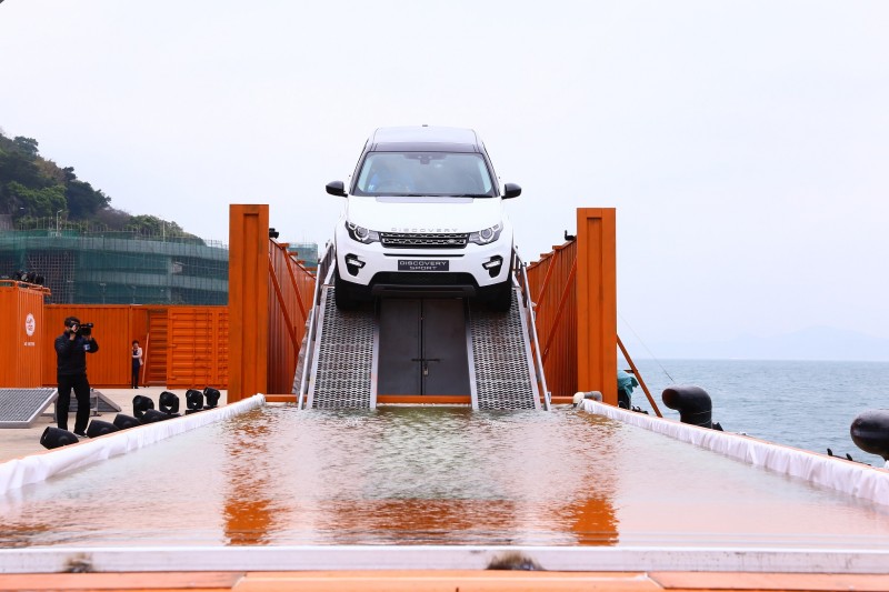 https://www.landrover-hk.com/discovery/experience-park.html https://www.landrover-hk.com/discovery/experience-park.html