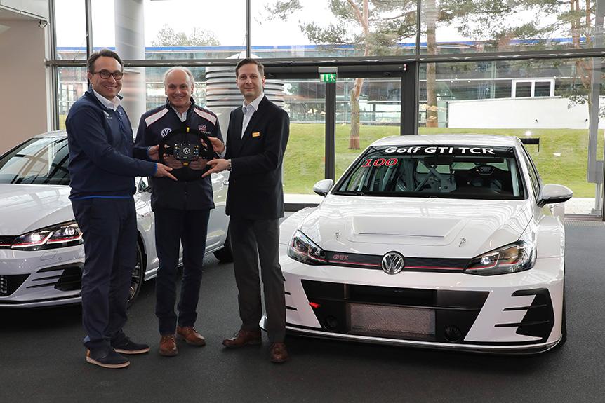 Volkswagen 第一百輛 Golf GTI TCR 於 Autostadt 交付客戶