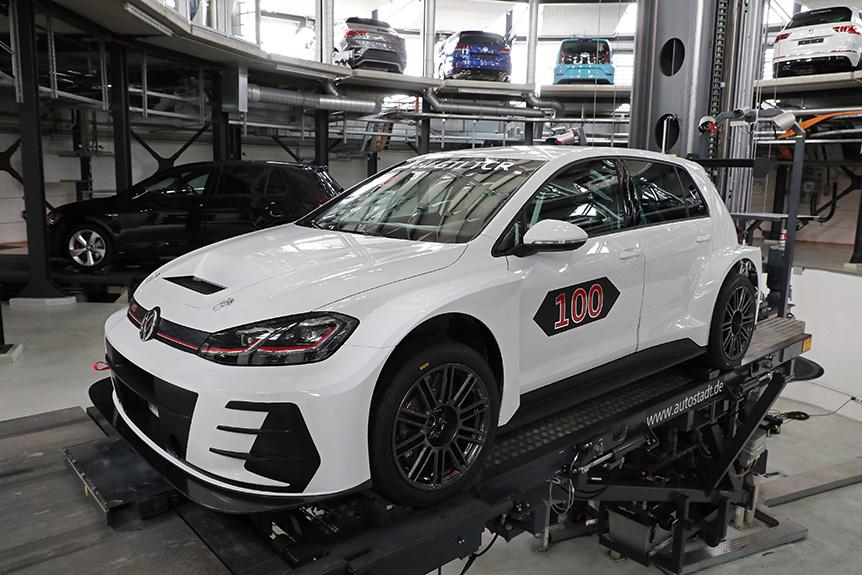 Volkswagen 第一百輛 Golf GTI TCR 於 Autostadt 交付客戶