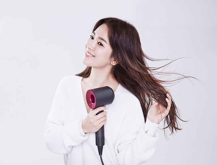 宋慧喬公開使用 Dyson Supersonic™ 風筒的美麗秘訣 宋慧喬公開使用 Dyson Supersonic™ 風筒的美麗秘訣