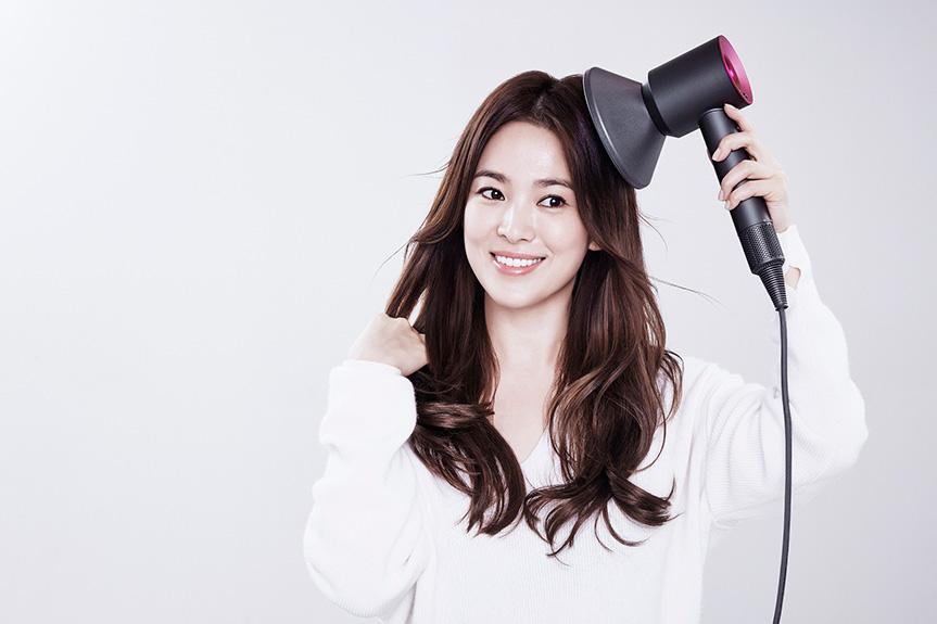 宋慧喬公開使用 Dyson Supersonic™ 風筒的美麗秘訣 宋慧喬公開使用 Dyson Supersonic™ 風筒的美麗秘訣