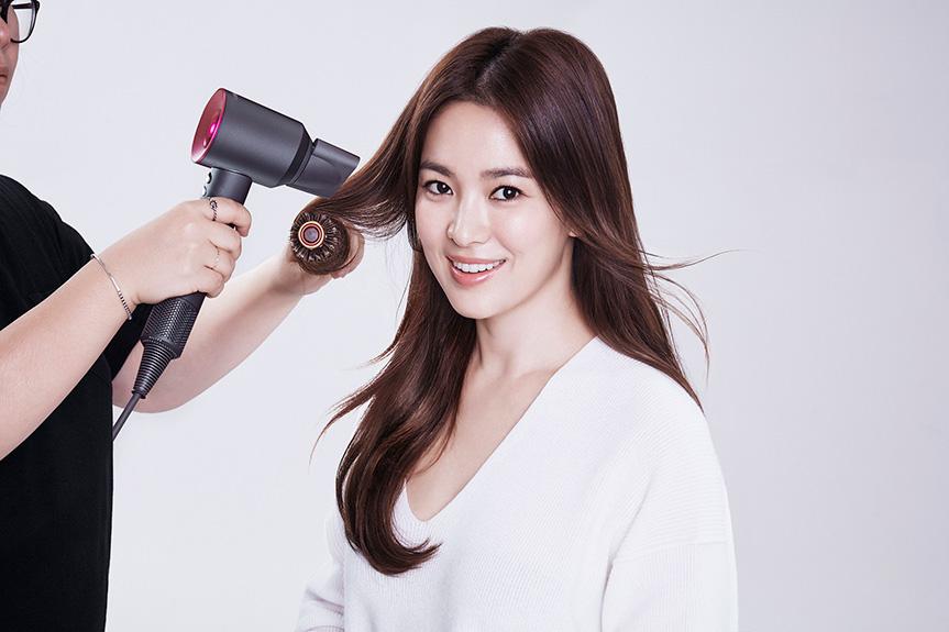 宋慧喬公開使用 Dyson Supersonic™ 風筒的美麗秘訣 宋慧喬公開使用 Dyson Supersonic™ 風筒的美麗秘訣