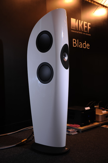 全球首個採用單點全頻技術揚聲器 KEF Blade 全球首個採用單點全頻技術揚聲器 KEF Blade