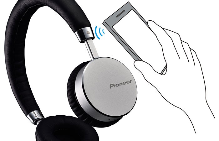 Pioneer 最新推出立體聲藍牙耳機「SE-MJ561BT」