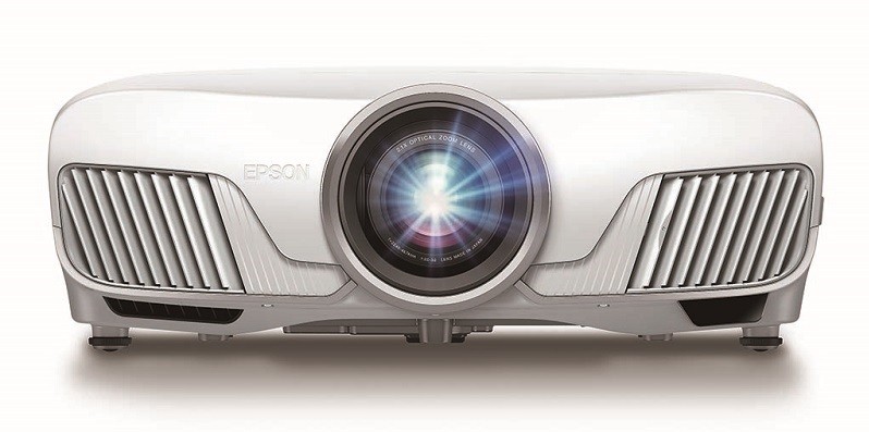 Epson 推出 dreamio 家庭影院系列 4K 投影機 EH-TW8300 / TW8300W