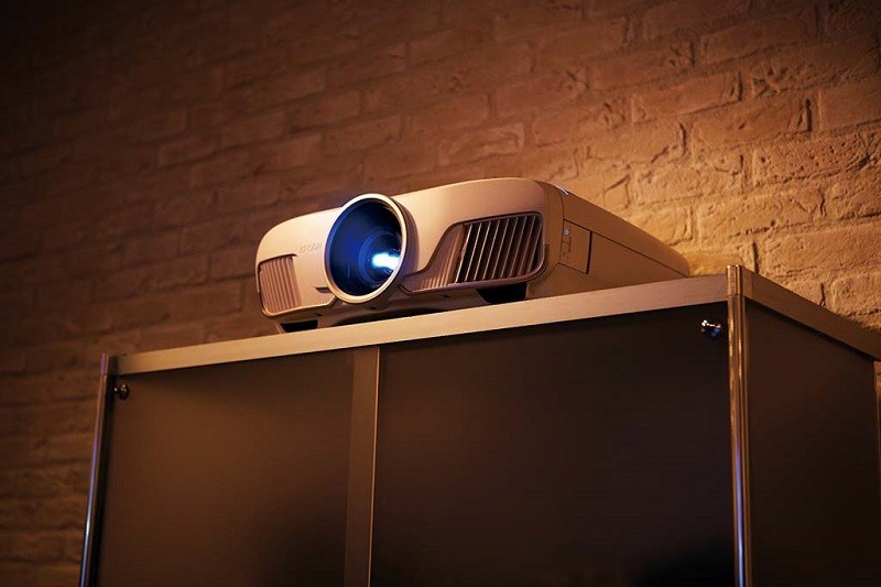 Epson 推出 dreamio 家庭影院系列 4K 投影機 EH-TW8300 / TW8300W Epson 推出 dreamio 家庭影院系列 4K 投影機 EH-TW8300 / TW8300W