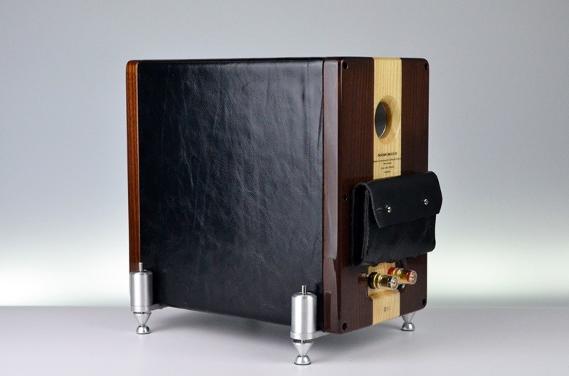 質感提升,Everything But Тhe Box 推出 BoXXeR SM 0.5W 書架喇叭 質感提升,Everything But Тhe Box 推出 BoXXeR SM 0.5W 書架喇叭