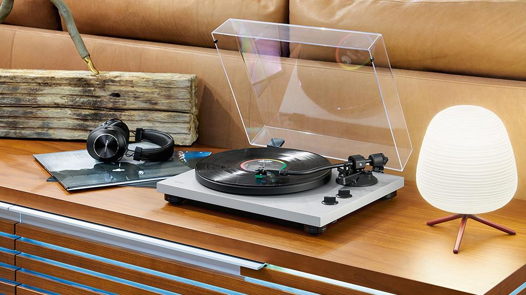 TEAC® TC-400BT 新一代藍芽 aptX® 無線黑膠唱盤 TEAC® TC-400BT 新一代藍芽 aptX® 無線黑膠唱盤