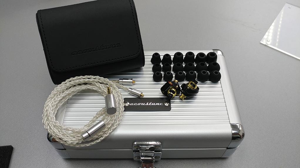 黃銅、不鏽鋼各有特色 Acoustune HS1600 系列大玩金屬風 黃銅、不鏽鋼各有特色 Acoustune HS1600 系列大玩金屬風