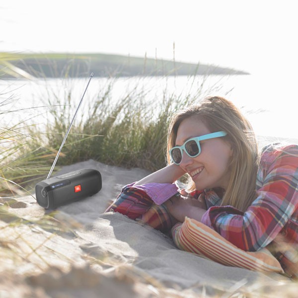 JBL 推出具備收音機功能的藍牙喇叭 TUNER FM JBL 推出具備收音機功能的藍牙喇叭 TUNER FM