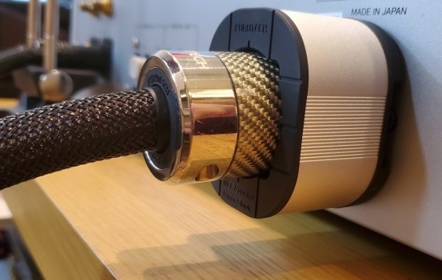Furutech 推出全新 NCF Booster-Brace-Single 電源插頭穩定座 Furutech 推出全新 NCF Booster-Brace-Single 電源插頭穩定座