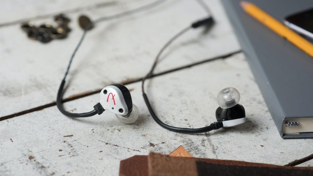 Fender 推出 AE1i + PureSonic™ Wired Earbuds iPhone 入門享樂套裝