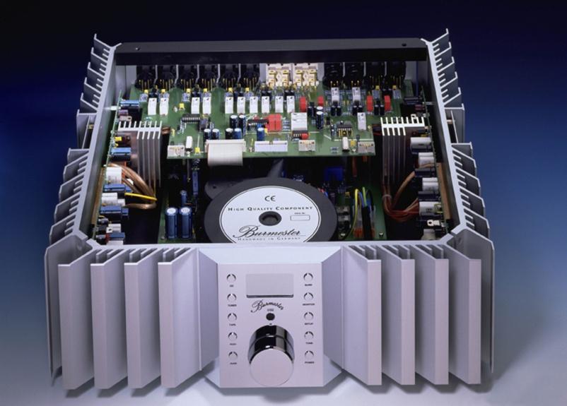 令人響往的德國音響工藝精品 – Burmester 032 合併擴音機