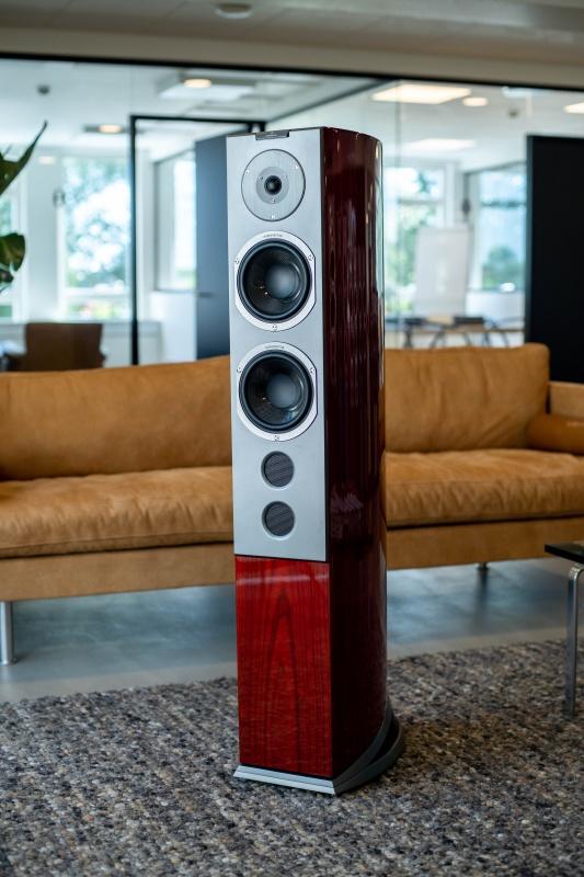 Audiovector R 6 Signature 與 R 6 Arreté 座地揚聲器 Audiovector R 6 Signature 與 R 6 Arreté 座地揚聲器