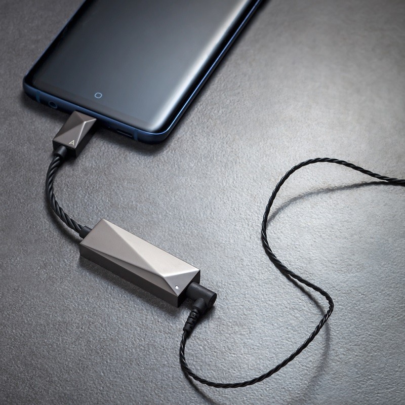 Astell&Kern 推出全新便攜式 USB-C Dual DAC Cable 「PEE51」 Astell&Kern 推出全新便攜式 USB-C Dual DAC Cable 「PEE51」