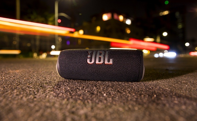 IP67 防水 / 防塵功能，JBL 推出全新 FLIP 6 藍牙喇叭