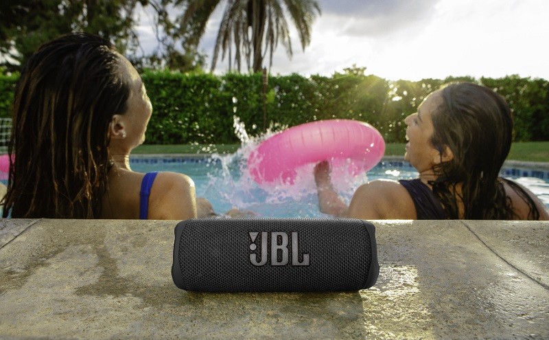 IP67 防水 / 防塵功能，JBL 推出全新 FLIP 5 藍牙喇叭