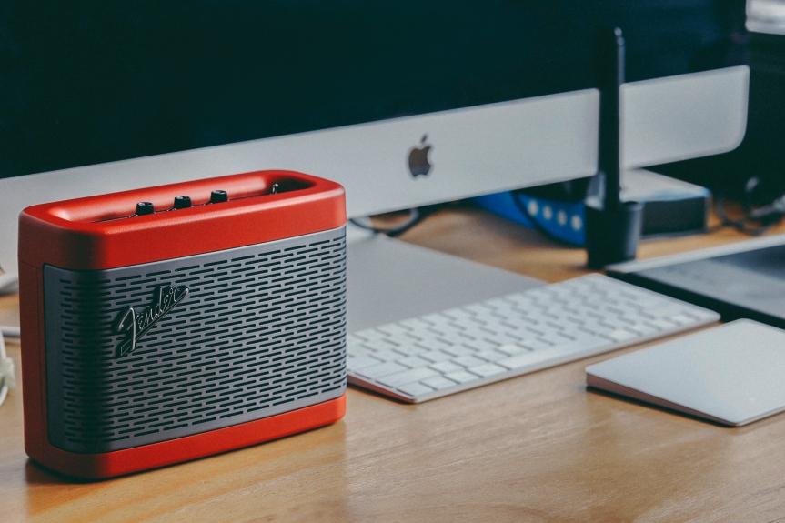 古典造型下的突破音色 Fender Newport 2 古典造型下的突破音色 Fender Newport 2