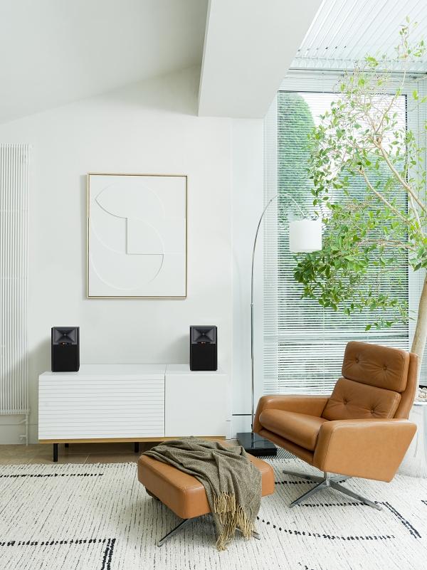 JBL 4305P 首款有源 WiFi 串流監聽喇叭 JBL 4305P 首款有源 WiFi 串流監聽喇叭