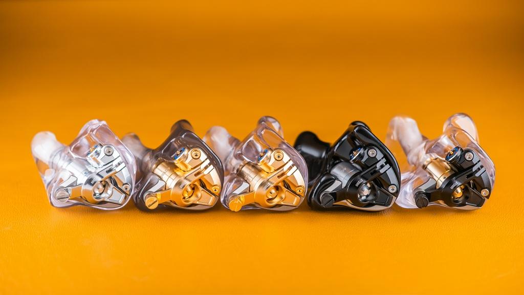 可以換腔體的 CM 耳機 Acoustune ST2000 旗艦級 CM 耳機 可以換腔體的 CM 耳機 Acoustune ST2000 旗艦級 CM 耳機