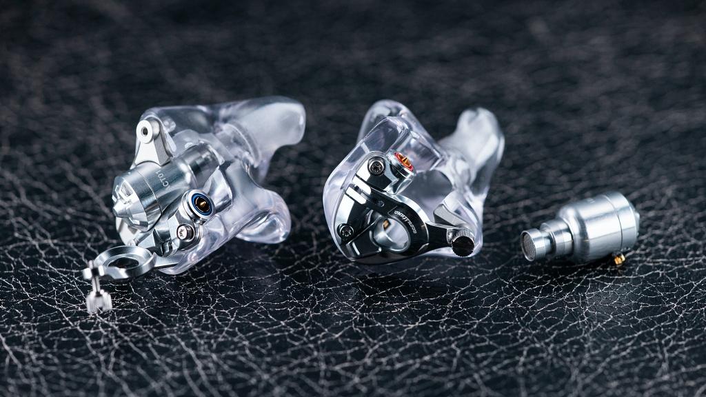 可以換腔體的 CM 耳機 Acoustune ST2000 旗艦級 CM 耳機 可以換腔體的 CM 耳機 Acoustune ST2000 旗艦級 CM 耳機