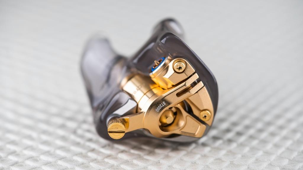 可以換腔體的 CM 耳機 Acoustune ST2000 旗艦級 CM 耳機 可以換腔體的 CM 耳機 Acoustune ST2000 旗艦級 CM 耳機