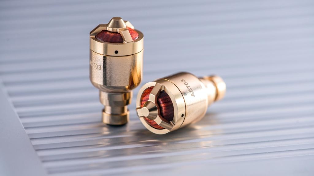 可以換腔體的 CM 耳機 Acoustune ST2000 旗艦級 CM 耳機 可以換腔體的 CM 耳機 Acoustune ST2000 旗艦級 CM 耳機