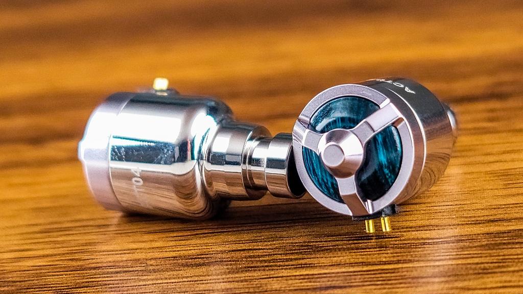 可以換腔體的 CM 耳機 Acoustune ST2000 旗艦級 CM 耳機 可以換腔體的 CM 耳機 Acoustune ST2000 旗艦級 CM 耳機