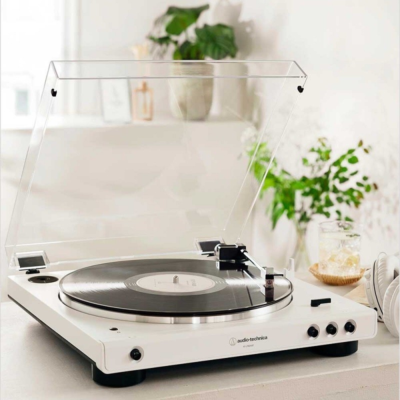 純白誘惑，Audio Technica 推出全新 AT-LP60XBT WW 黑膠唱盤