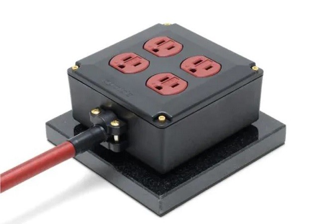 Oyaide 推出全新限量版電源排插 Premium OCB-1 VX