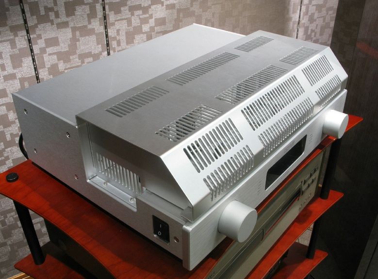 Octave V70 SE 膽合併擴音機 + PMC prodigy5 座地揚聲器 Octave V70 SE 膽合併擴音機 + PMC prodigy5 座地揚聲器