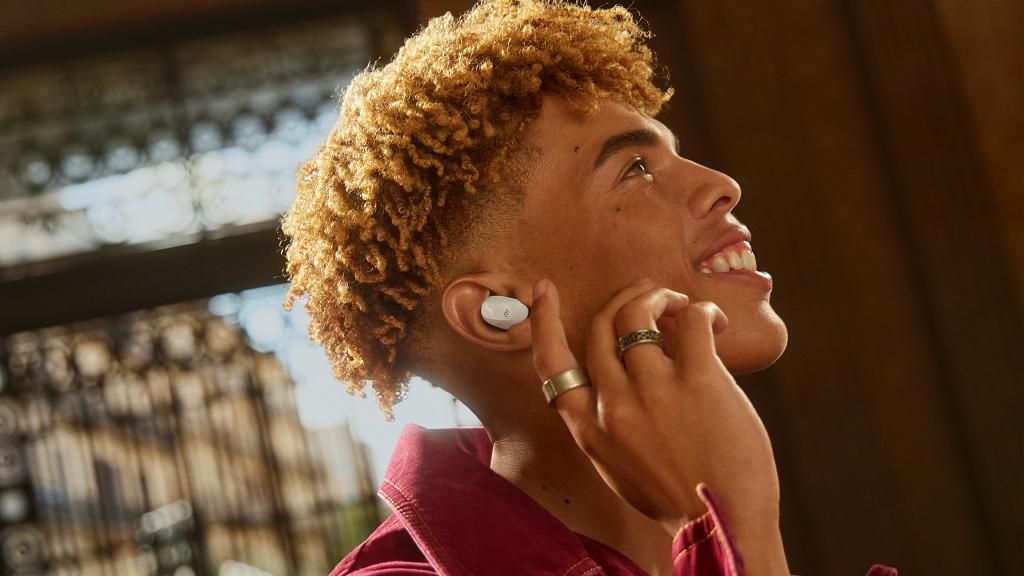 全新 ACCENTUM True Wireless 齊備現代功能,人體工學設計緊密貼合 全新 ACCENTUM True Wireless 齊備現代功能,人體工學設計緊密貼合