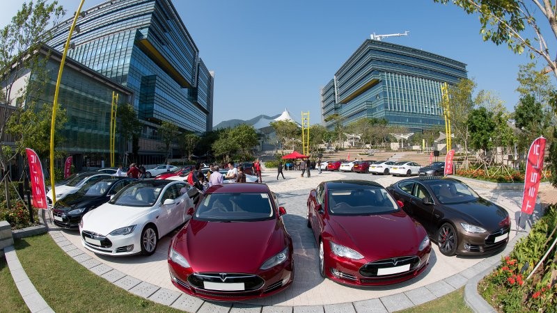 ￼超過 30 架 Tesla Model S 齊集科學園 · 見證本港電動車數目急增