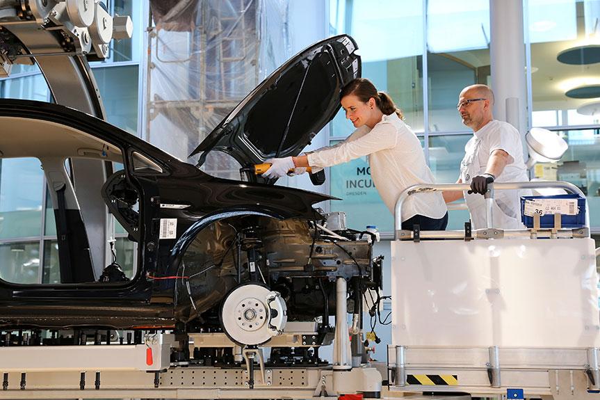 e-Golf 車主現可在德國 Dresden 透明工廠體驗組裝自己的汽車 e-Golf 車主現可在德國 Dresden 透明工廠體驗組裝自己的汽車