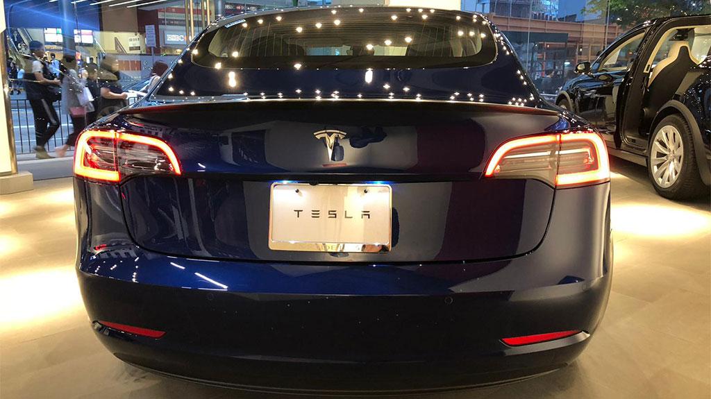 Tesla 灣仔 QRE 零售店正式公開預展 Model 3