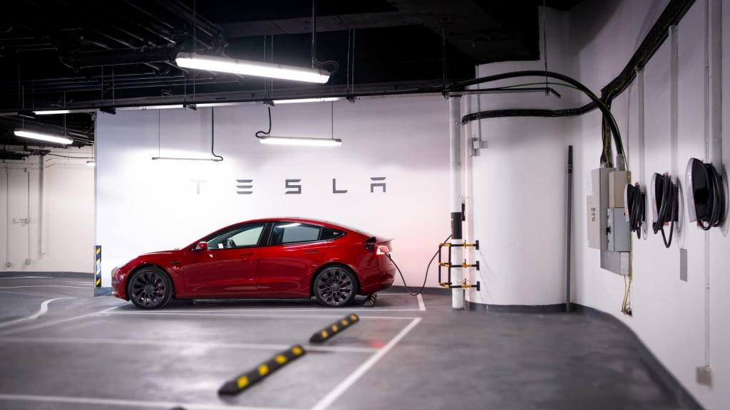 Tesla 超級充電站正式於長沙灣投入服務 繼續擴展專用充電網絡 Tesla 超級充電站正式於長沙灣投入服務 繼續擴展專用充電網絡