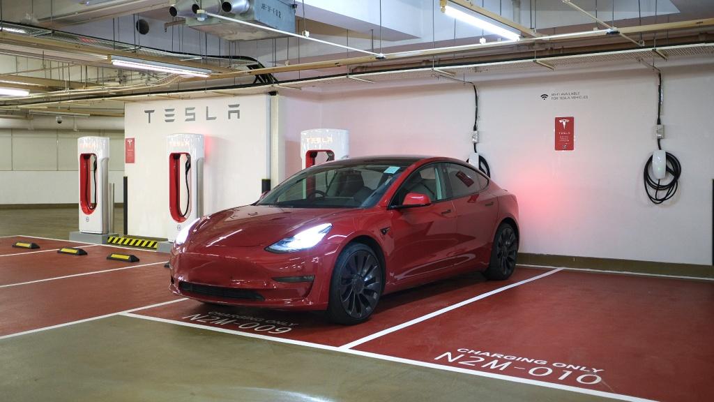 升級充電體驗 Tesla最新圓方 V3 Supercharging 超級充電站 升級充電體驗 Tesla最新圓方 V3 Supercharging 超級充電站