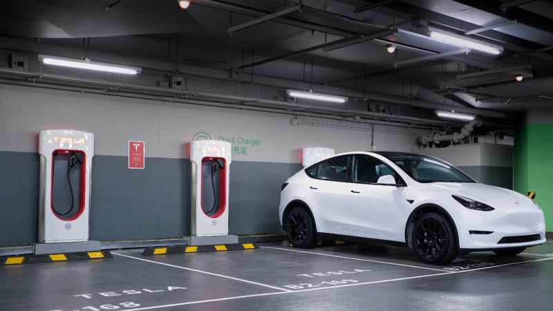全新 Tesla 九龍東海濱匯第 49 個超級充電站正式投入服務 持續擴 展本地充電網絡 全新 Tesla 九龍東海濱匯第 49 個超級充電站正式投入服務 持續擴 展本地充電網絡